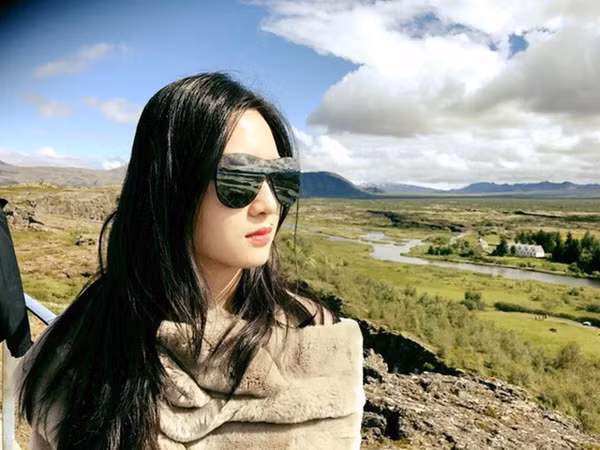 Phong cách thời trang sành điệu của con gái nhà Giáng My khiến không ít người hâm mộ.