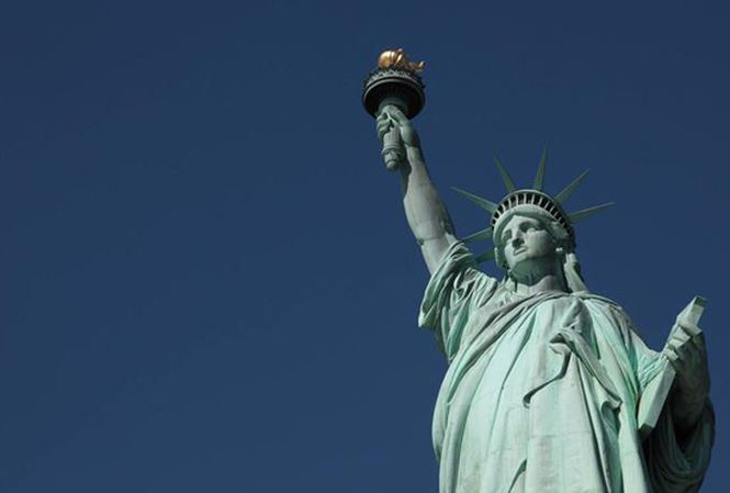 Tuy nhiên, về sau dự án xây dựng bức tượng trên cho Ai Cập bị hủy bỏ. Bartholdi sửa lại thiết kế bức tượng trên và cho ra đời tượng Nữ thần tự do - món quà Pháp dành tặng cho Mỹ.