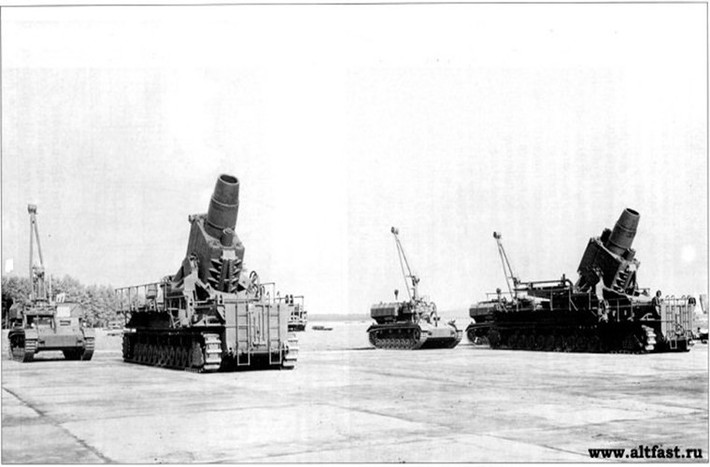 Để vận hành siêu cối tự hành 600mm Karl-Gerät, phát xít Đức cần tới 21 người. Theo thống kê, trong Thế chiến 2, Đức quốc xã chế tạo 7 khẩu Karl-Gerät nhưng chỉ có 6 vũ khí này được sử dụng trên chiến trường.