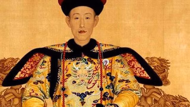 Điều này xuất phát từ việc vua Càn Long là người đứng đầu đất nước, bận trăm công nghìn việc nên thường không có thời gian thử quần áo.