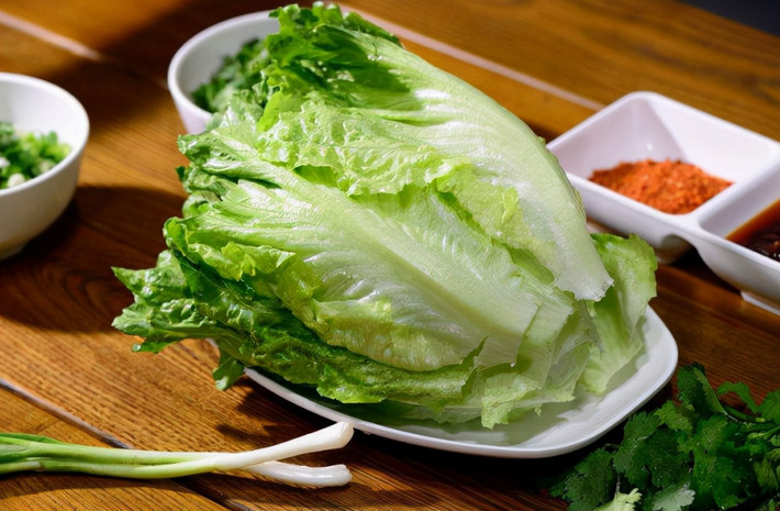 Rau diếp giúp chúng ta tăng cảm giác thèm ăn và thúc đẩy nhu động đường tiêu hóa, tăng cường khả năng miễn dịch, đồng thời có thể đạt được hiệu quả giảm cân. Chính vì vậy, đây là loại rau được nhiều người yêu thích.