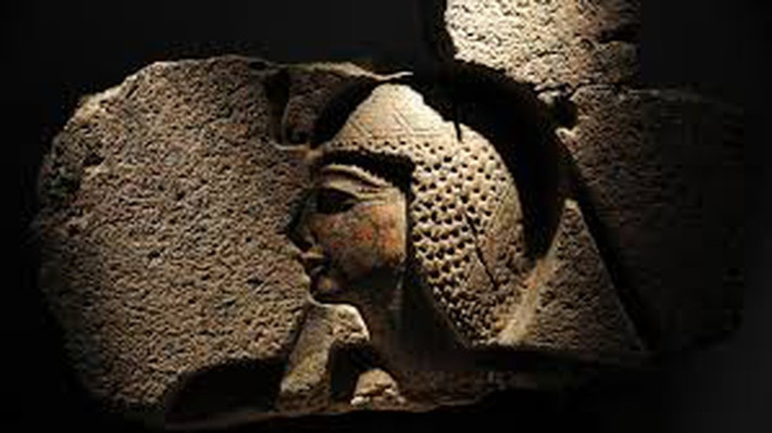 Theo quan niệm của người Ai Cập, một trong những lý do khiến cơ thể có mùi khó chịu là do mái tóc.