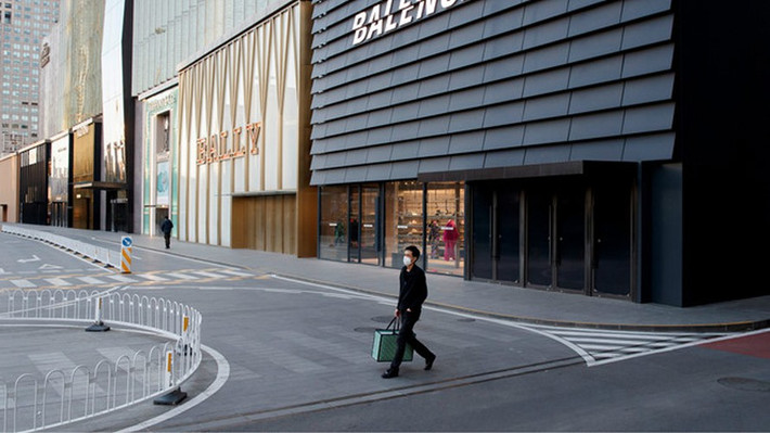 Thêm nữa, cổ phiếu của Hangzhou Tigermed Consulting do tỷ phú giáo Ye Xiaoping sáng lập cũng tăng 8%. Công ty này vừa được Trung Quốc cho phép thử nghiệm loại thuốc để điều trị virus corona.