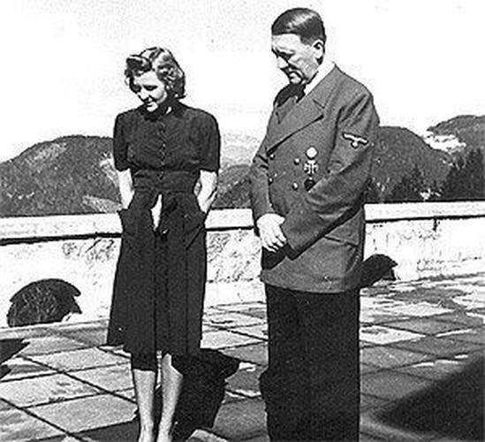 Eva Braun có viết nhật ký. Trong cuốn nhật ký, bà từng viết hoàn toàn không quan tâm đến sự nghiệp chính trị của nhà độc tài Hitler.