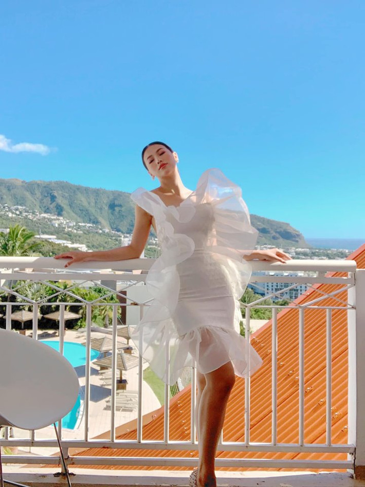 Phương Khánh bị nghi ngờ mua giải, can thiệp thẩm mỹ trước khi tham gia Hoa hậu Trái đất 2018. Ngoài ra, cô nàng còn bị nghi vấn có mối quan hệ tình cảm với bác sĩ Chiêm Quốc Thái.