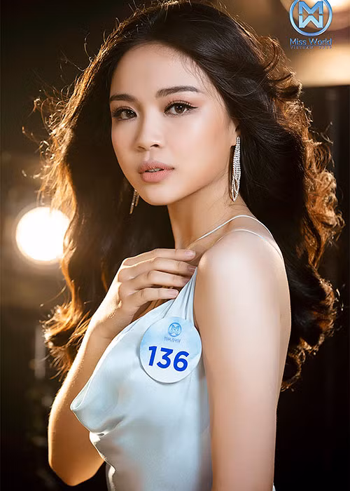Điểm bình chọn được tính thông qua hệ thống Website, fanpage Miss World Việt Nam, bắt đầu từ 19h ngày 10/6 đến 22/6.