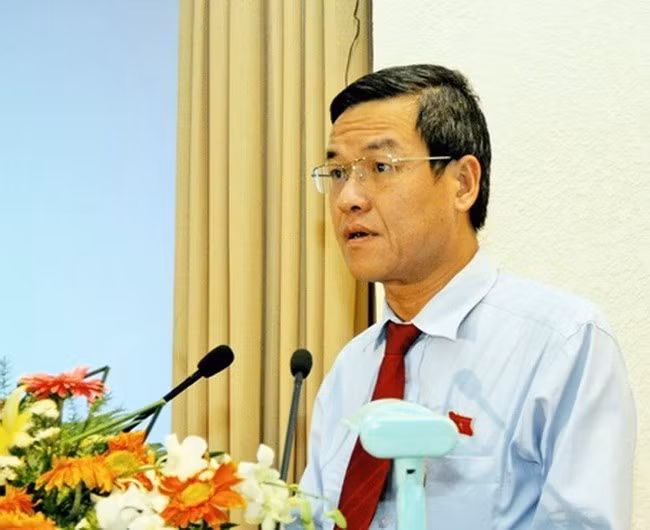 Lần 1, năm 2009, trong lần đầu tiên ông Thái gặp Nguyễn Thị Thanh Nhàn ở nhà hàng sông Quê, TP Biên Hòa, Thái đã nhận 500 triệu đồng từ bà Nhàn. Lần 2, ông Thái nhận 1 tỷ từ bà Nhàn trong dịp tết Nguyên đán 2010 (đầu năm 2011 dương lịch) tại Văn phòng UBND tỉnh Đồng Nai. Lần 3, nhân lễ 30/4 năm 2011, Thái nhận 500 triệu từ bà Nhàn tại phòng làm việc ở UBND tỉnh.