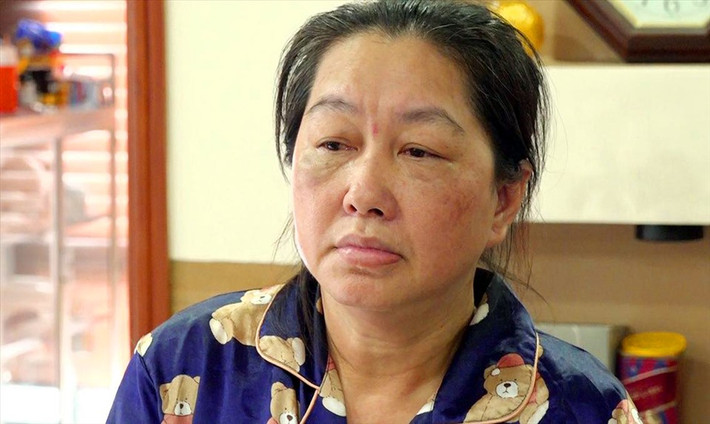  Bà trùm buôn lậu Mười “Tường”: Tháng 7/2021, Cơ quan Cảnh sát điều tra Công an An Giang cho biết đã bắt giữ Nguyễn Thị Kim Hạnh (tức trùm buôn lậu Mười Tường, 52 tuổi). Đến nay, “bà trùm” này đã bị khởi tố tới 6 tội danh. Trong đó, Cơ quan An ninh điều tra Công an tỉnh An Giang đã khởi tố bị cáo Hạnh tội danh “tổ chức cho người khác trốn đi nước ngoài”; Cơ quan CSĐT Công an tỉnh An Giang ra quyết định khởi tố Mười Tường về 5 tội danh gồm: “Buôn lậu đường cát” năm 2018; “Vận chuyển trái phép 470.000 USD qua biên giới” năm 2019; "Buôn lậu 51kg vàng" năm 2020; "Vận chuyển trái phép 200.000 USD qua biên giới” năm 2020; và "Rửa tiền” năm 2021.