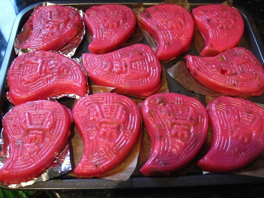 Bánh lá liễu còn được gọi là bánh trái đào, là món ăn vặt quen thuộc của người Triều Châu (người Tiều). Vỏ bánh được làm từ bột há cảo, bên trong bánh có nhân gạo nếp, tôm khô, thịt, củ cải muối và hành, rất giống xôi mặn.