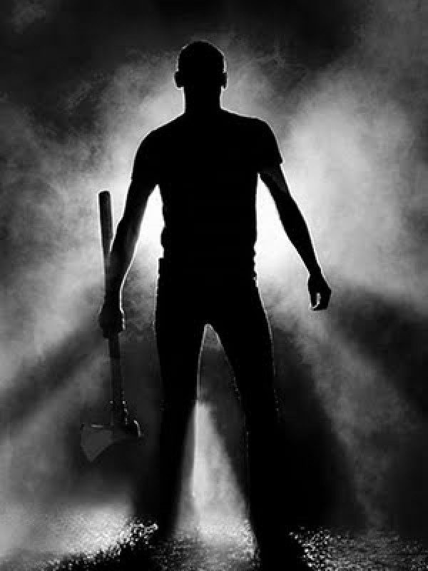 Không chỉ gây án với thủ đoạn rùng rợn, Axeman khiến người dân sống trong lo lắng, bất an khi gửi thư thách thức cảnh sát. Trong thư, gã sát nhân bí ẩn viết: "Bọn bay sẽ không bao giờ tóm được ta, không ai có thể nhìn thấy ta vì ta tàng hình, như chính không khí bao quanh Trái đất. Ta không phải là người, ta là linh hồn, là quỷ dữ từ tầng địa ngục nóng nhất. Chỉ có ta biết ai sẽ là nạn nhân sắp tới. Ta sẽ không để lại dấu vết nào trừ chiếc rìu đẫm máu…”.