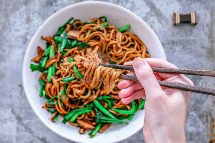 Đây là một trong những món ăn có công đoạn chế biến phức tạp, nên mặc dù đã có mặt ở Trung Hoa từ khá lâu nhưng không phải ai cũng có thể chế biến được. Mì trường thọ chỉ được khoảng vài trăm người biết làm mà thôi.