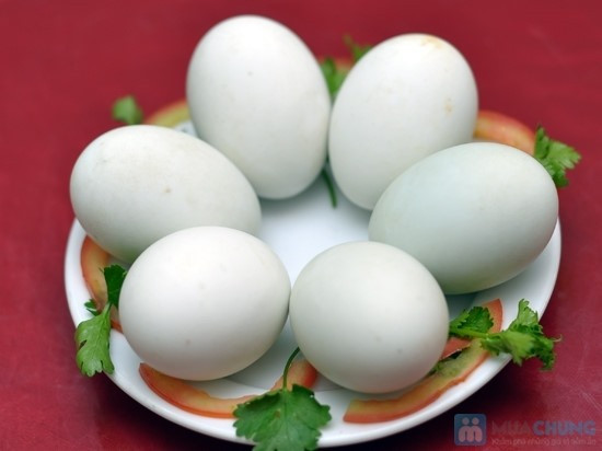 Trứng vịt lộn cũng là món ăn nên kiêng trong những ngày đầu năm, đầu tháng bởi quan niệm món ăn này mang đến những điều xui xẻo.