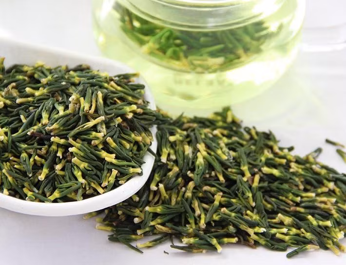 Trà tim sen là loại trà thảo mộc phổ biến giúp ngủ ngon, kích thích hệ tiêu hóa, hạ huyết áp, giảm căng thẳng lo âu. Bên cạnh đó, trà còn rất tốt cho bệnh nhân tiểu đường. 