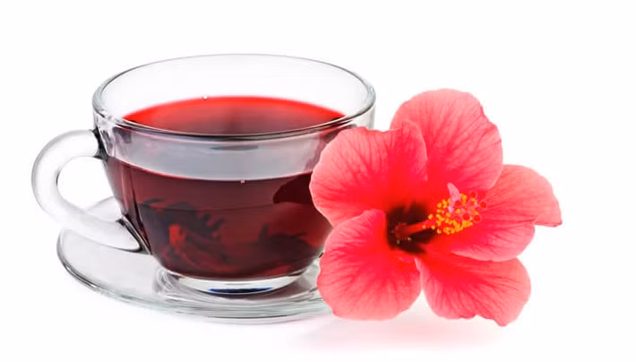 Uống trà hoa dâm bụt sẽ giảm huyết áp, cải thiện tâm trạng, giảm cân hiệu quả. Trà còn hỗ trợ cơ thể chống nhiễm trùng vi khuẩn nhẹ, cảm lạnh.