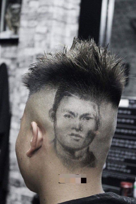 Có người còn khắc họa chân dung cầu thủ Quang Hải trên mái tóc.