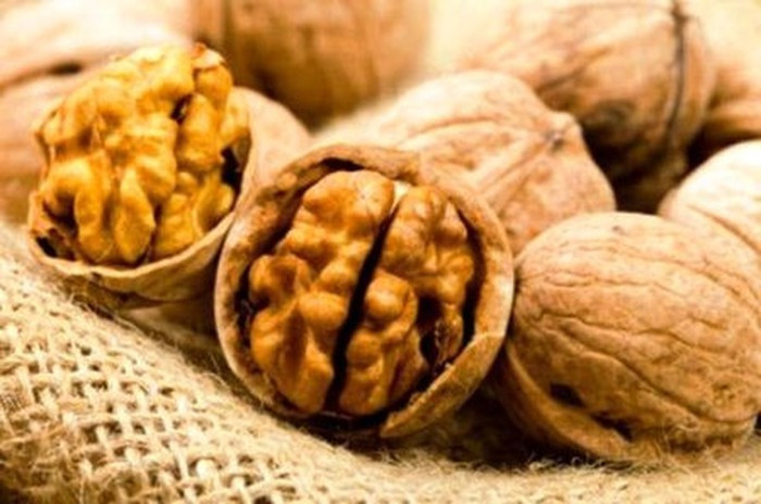 Đây là loại hạt ăn vặt ngày Tết không gây tăng cân bạn có thể ăn thoải mái mà không sợ béo. Thậm chí, bạn nên bổ sung khoảng 30g/ngày hạt óc chó để giảm cân nhanh và an toàn.