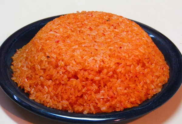 Xôi có nhiều hương vị khác nhau như ý muốn xôi đỗ xanh, xôi gấc, xôi dừa… đến những món xôi hấp dẫn khác như xôi khúc, xôi mít, xôi bọc thịt… Món xôi nào cũng đem lại cảm giác chắc bụng, thơm ngon.