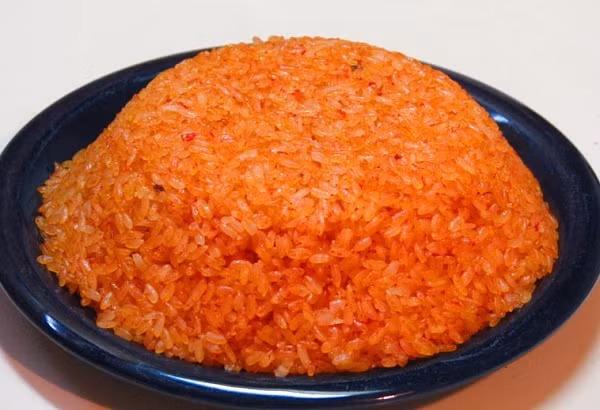 Xôi có nhiều hương vị khác nhau như ý muốn xôi đỗ xanh, xôi gấc, xôi dừa… đến những món xôi hấp dẫn khác như xôi khúc, xôi mít, xôi bọc thịt… Món xôi nào cũng đem lại cảm giác chắc bụng, thơm ngon.