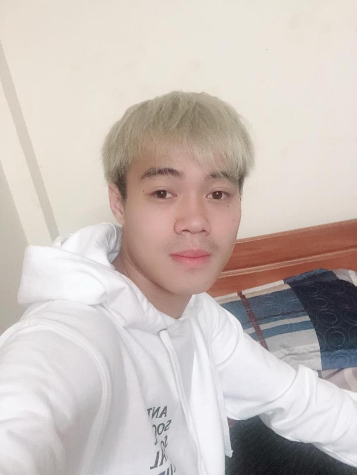 Dường như gu thời trang và phong cách chụp ảnh dễ thương của cầu thủ Văn Toàn cũng ảnh hưởng nhiều từ các sao Hàn thần tượng.