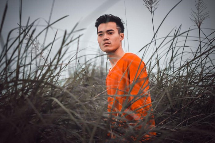 Khác với hình ảnh của một chàng cầu thủ quyết liệt, lạnh lùng trên sân bóng, ngoài đời Văn Toàn vẫn là một chàng trai tuổi 22 vui vẻ và rất tếu táo. Ngoài ra, anh còn ăn diện cực chất và sành điệu.