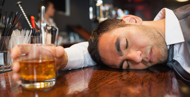 Thuốc giải rượu: Thói quen sử dụng rượu, bia trong ngày Tết khiến không ít người lao vào những cơn say triền miên, sức khỏe bị ảnh hưởng. Do vậy, thuốc giải rượu là thứ không thể thiếu trong dịp tết này.