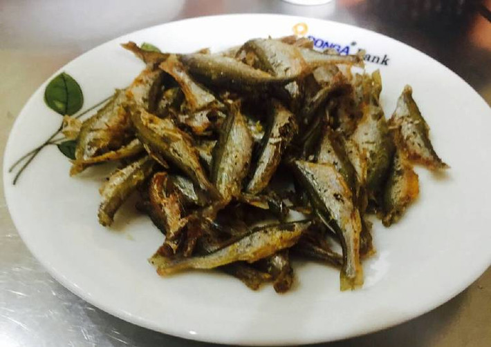 7. Tép dầu Đầm Vạc: Tép Dầu là một loại cá đặc trưng ở Đầm Vạc. Con cá này phần nhiều chỉ to bằng cái lá tre, kích cỡ chiều dài của nó từ 5 - 7cm, chiều ngang chừng 1cm. Nó thường được đem nấu canh với dưa chua hoặc đem kho với các loại rau củ tùy sở thích của mỗi người.