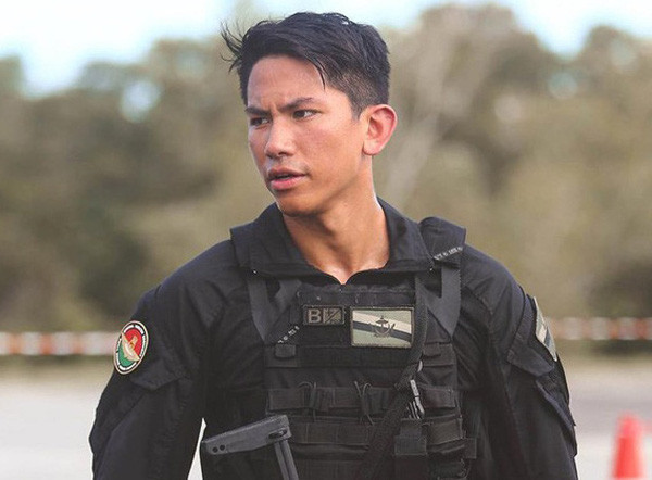 Vẻ nam tính và thân hình chuẩn 6 múi của chàng Hoàng tử Brunei khiến bao cô gái mê mẩn. Ảnh: Internet.