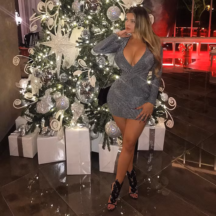 Nhờ vóc dáng cực bốc lửa, Anastasiya luôn tự tin diện các trang phục gợi cảm, bó sát. Ảnh: Intenet.