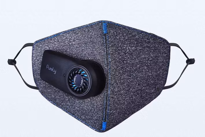 Theo khảo sát của Kiến Thức, trên thị trường có nhiều loại khẩu trang chống bụi khác nhau để đối phó với không khí Hà Nội ô nhiễm nặng. Điển hình là khẩu trang Xiaomi có tính thẩm mỹ cao, thiết kế hiện đại trẻ trung, hầu hết đều có thể chống bụi mịn cỡ PM2.5 thu hút khá đông người tiêu dùng.