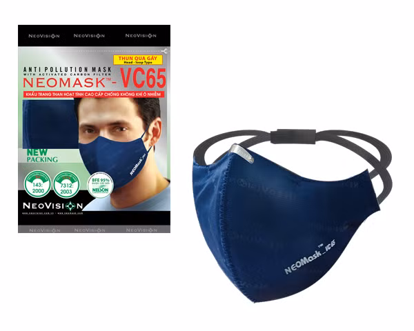 Tuy nhiên, theo các chuyên gia, những loại khẩu trang Pitta Mask, 3M... chỉ có tác dụng ngăn ngừa một phần bụi bẩn. Muốn lọc được tất cả các hạt siêu nhỏ có kích thước đến 0.3μm, vi khuẩn và vi rút... nên sử dụng sản phẩm nhập khẩu từ châu Âu hoặc sản xuất theo công nghệ châu Âu như Neovision NeoMask, Cambridge Mask, Vogmask... Ảnh: Internet.