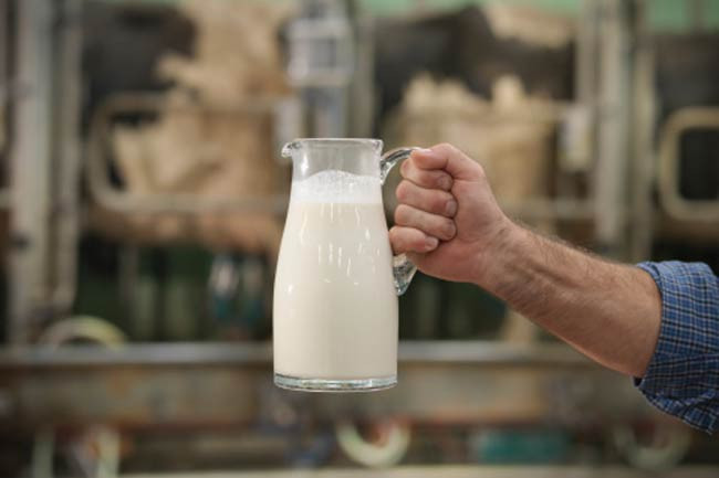 Đau tai: Các cơn đau nhức tai thường xuất hiện khi bạn bị nhiễm trùng đường hô hấp trên, do đó bạn cần tránh các thực phẩm gây đặc đờm như sữa, và các thực phẩm gây viêm như đồ hộp và thực phẩm chế biến.