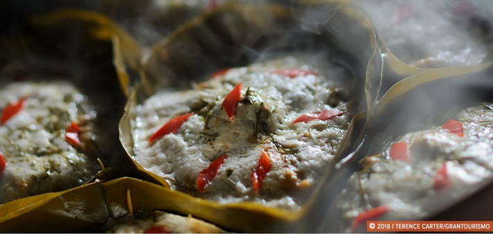 Sau khi hấp xong, thì món cá Amok sẽ quyến rũ người ăn ngay lập tức với hương vị thanh ngọt của cá, của trứng, vị béo của nước cốt dừa, mùi thơm của nghệ, của chanh và đặc biệt là mùi lá chuối thoang thoảng.