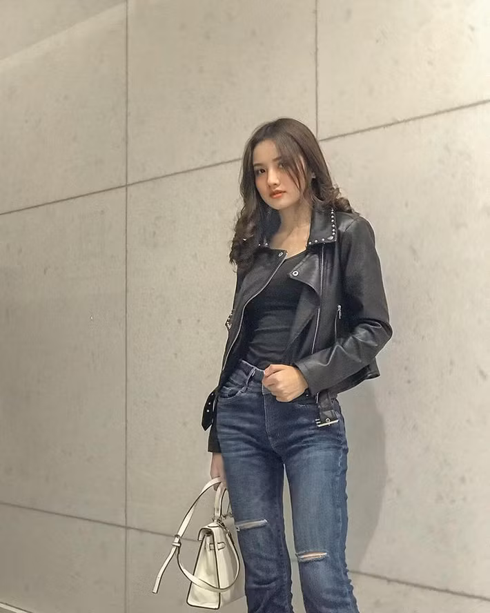 Được biết, Khương Thị Thanh Hằng bắt đầu làm người mẫu ảnh từ năm học lớp 9 cho đến hiện tại.