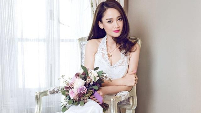 Tập thể dục thường xuyên: Vì Trần Kiều Ân không thích ánh nắng mặt trời nên đặc biệt lựa chọn những môn thể thao trong nhà. Cầu lông, bóng bàn là những bộ môn cô yêu thích. Dù công việc bận rộn, người đẹp vẫn không quên tập luyện đều đặn. Việc ra nhiều mồ hôi giúp trao đổi chất cơ thể, làm cho sức sống dồi dào, sảng khoái tinh thần.