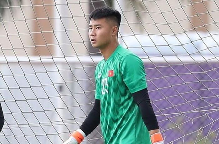 Nhiều người hâm mộ nhận xét Văn Toàn đẹp trai nhất khi bắt bóng trên sân cỏ. Ảnh: FBNV.