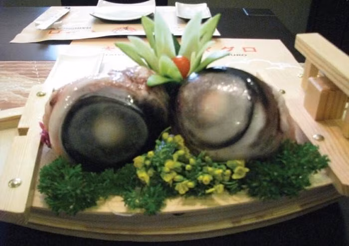 Năm 2014, món cá ngừ đại dương của Phú Yên lọt vào top 10 đặc sản hải sản nổi tiếng của Việt Nam do Hội Kỷ lục gia Việt Nam bình chọn.