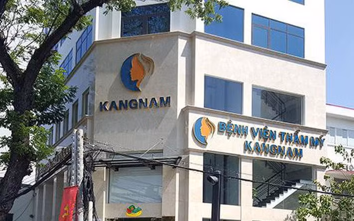 Ngày 15/10, đại diện Bệnh viện Thẩm mỹ Kangnam (phường 9, quận 3, TP.HCM) xác nhận nữ việt kiều 59 tuổi ngụ tại TP.HCM, là khách hàng thực hiện phẫu thuật căng da mặt tại cơ sở này, đã tử vong tối 14/10, sau khi được điều trị tại Bệnh viện Chợ Rẫy.