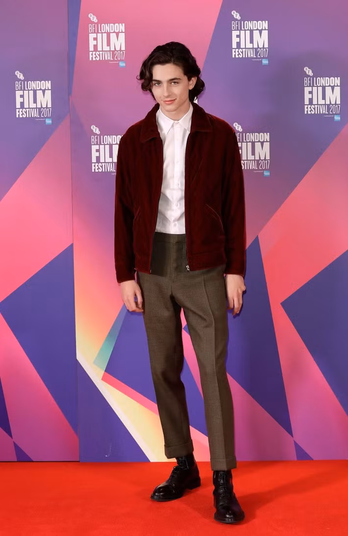 Bên cạnh đó, diễn viên 9X cũng góp mặt trong top 10 nhân vật có gu thời trang ảnh hưởng nhất thế giới 2019 do Lyst - nền tảng tìm kiếm thời trang toàn cầu - công bố hồi tháng 11.