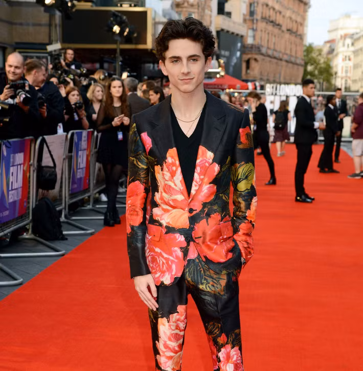 Timothée Chalamet (24 tuổi, Mỹ) được vinh danh là chàng trai mặc đẹp nhất năm 2019 do tạp chí GQ bình chọn.