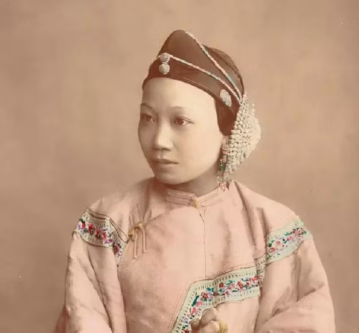 Dung mạo xinh đẹp của một vị phu nhân quyền quý sống vào cuối thời nhà Thanh.
