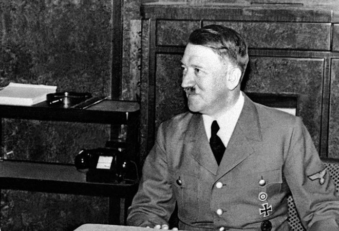 Hitler được cho là vô cùng tức giận khi người dân ở Berlin ít hào hứng khi xem các cuộc diễu hành xe tăng, vũ khí trên đường phố.