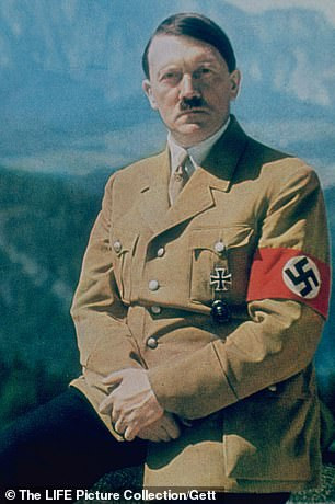 Chôn cất trong ngôi mộ tập thể này là khoảng 3.700 người, bao gồm cả phụ nữ và trẻ em.