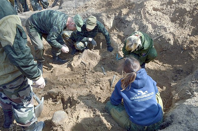 Gần 4.000 nạn nhân bị Đức quốc xã giết hại thuộc các nhóm dân tộc và nhiều lứa tuổi khác nhau.