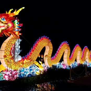 Trong văn hóa dân gian Trung Quốc, rồng cũng là sinh vật thần thoại sở hữu sức mạnh vượt trội có thể tiêu diệt ma quỷ chuyên quấy nhiễu cuộc sống của người dân.