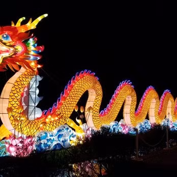 Trong văn hóa dân gian Trung Quốc, rồng cũng là sinh vật thần thoại sở hữu sức mạnh vượt trội có thể tiêu diệt ma quỷ chuyên quấy nhiễu cuộc sống của người dân.