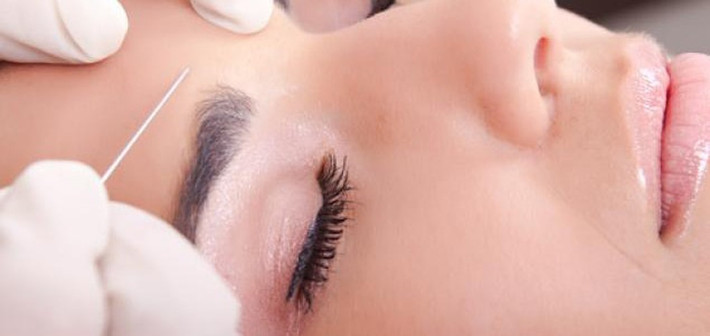 Các biến chứng có thể xảy ra là vấn đề kết quả thẩm mỹ không như mong muốn hay vùng bơm mỡ bị biến dạng méo mó, làm khách hàng không hài lòng.