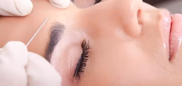 Các biến chứng có thể xảy ra là vấn đề kết quả thẩm mỹ không như mong muốn hay vùng bơm mỡ bị biến dạng méo mó, làm khách hàng không hài lòng.