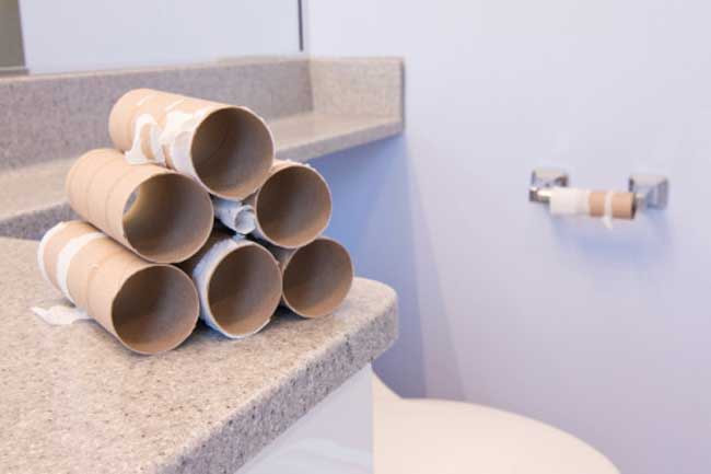 Cúm dạ dày: Cúm dạ dày gây ra bởi norovirus, thường là hậu quả của việc ăn phải thực phẩm bẩn hoặc của việc tiếp xúc với vi khuẩn từ người nhiễm bệnh. Virus này gây nôn mửa và tiêu chảy trong khoảng từ 1 đến 3 ngày. 