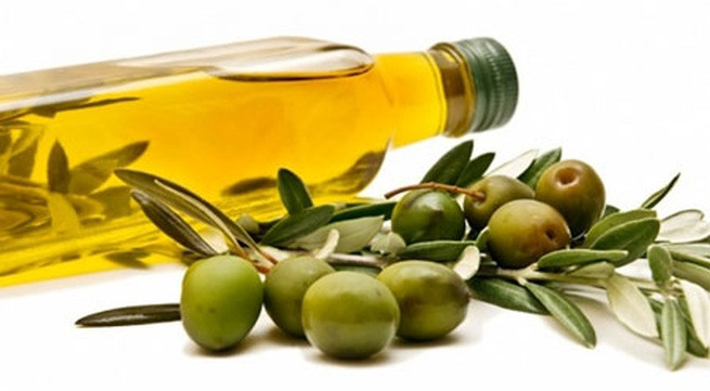 Dầu ô liu không chứa chất béo xấu, giàu vitamin và chất chống oxy hóa. Nhờ vậy, loại dầu này có khả năng chống lão hóa cao.