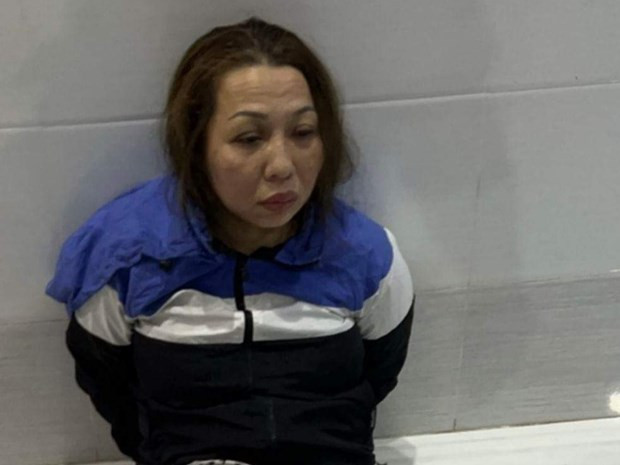  Bà trùm ma túy Thảo "bầu": Ngày 8/11, Công an TP HCM cho biết, vừa triệt phá đường dây buôn bán trái phép chất ma túy có quy mô lớn do Nguyễn Thị Thanh Thảo (thường gọi là Thảo “bầu”, SN 1977, ngụ quận 1) cầm đầu. Thảo cùng chồng bị bắt giữ khi đang lẩn trốn tại Long An. Cảnh sát thu giữ hơn 11kg ma túy các loại gồm 29 bánh nghi heroin (trọng lượng trên 10.000g), gần 30g ketamin, trên 23g MDMA (ma túy đá) cùng nhiều tang vật có liên quan. Thảo “bầu” từng bị tuyên án chung thân vào năm 2019 vì tội "Buôn bán ma túy" nhưng được tại ngoại vì nuôi con dưới 36 tháng tuổi. Lợi dụng chính sách nhân đạo này, Thảo "bầu" tập hợp nhiều đàn em để lập đường dây mua bán ma túy liên tỉnh nêu trên. 